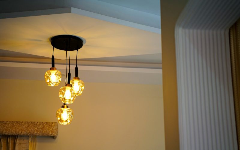 a bunch of lights hanging from a ceiling